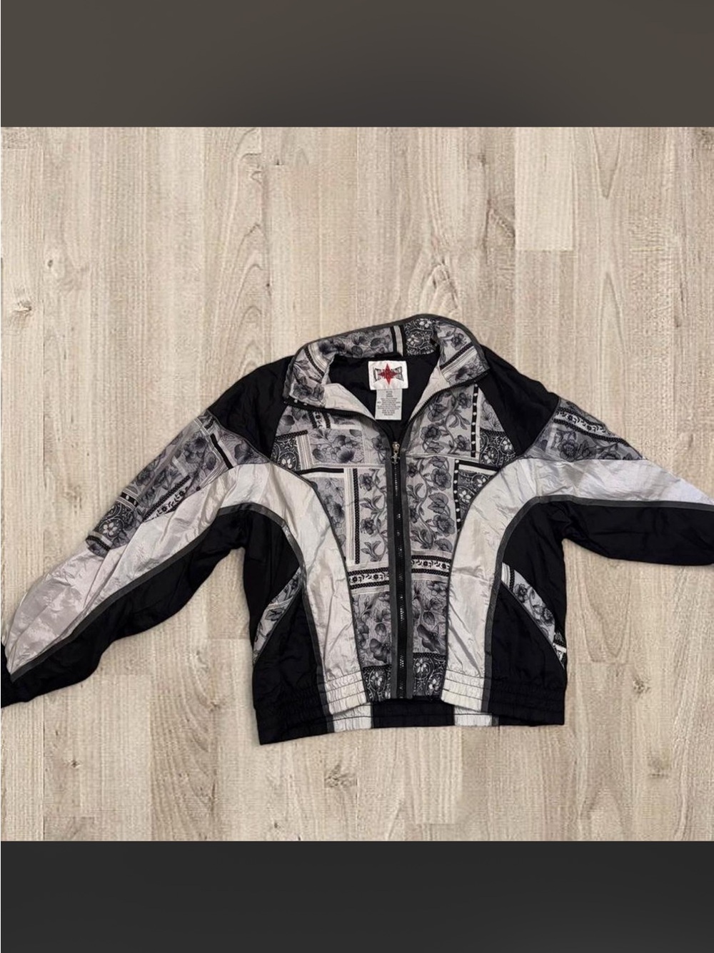 Vintage 90s Active Frontier Windbreaker Jacket 🖤🤍